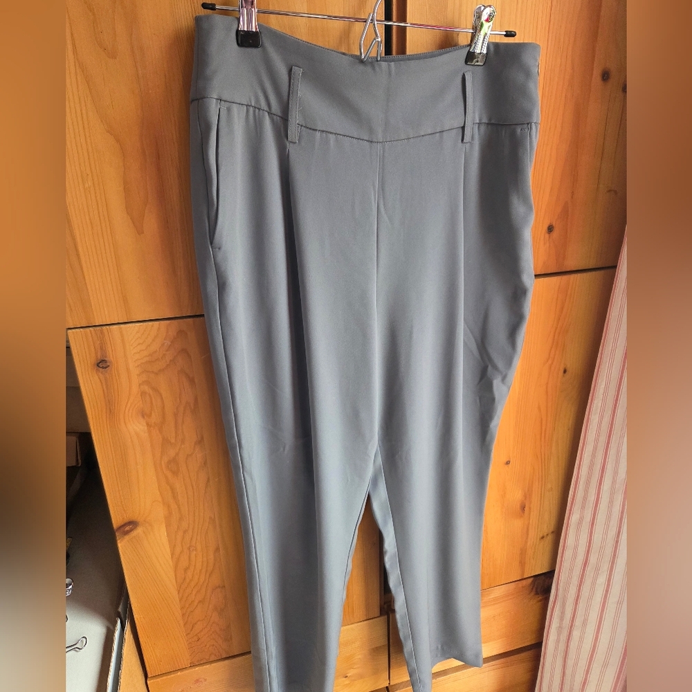 Maison Cinqcent Women's Grey High Rise Straight Leg Dress Pants Size 6